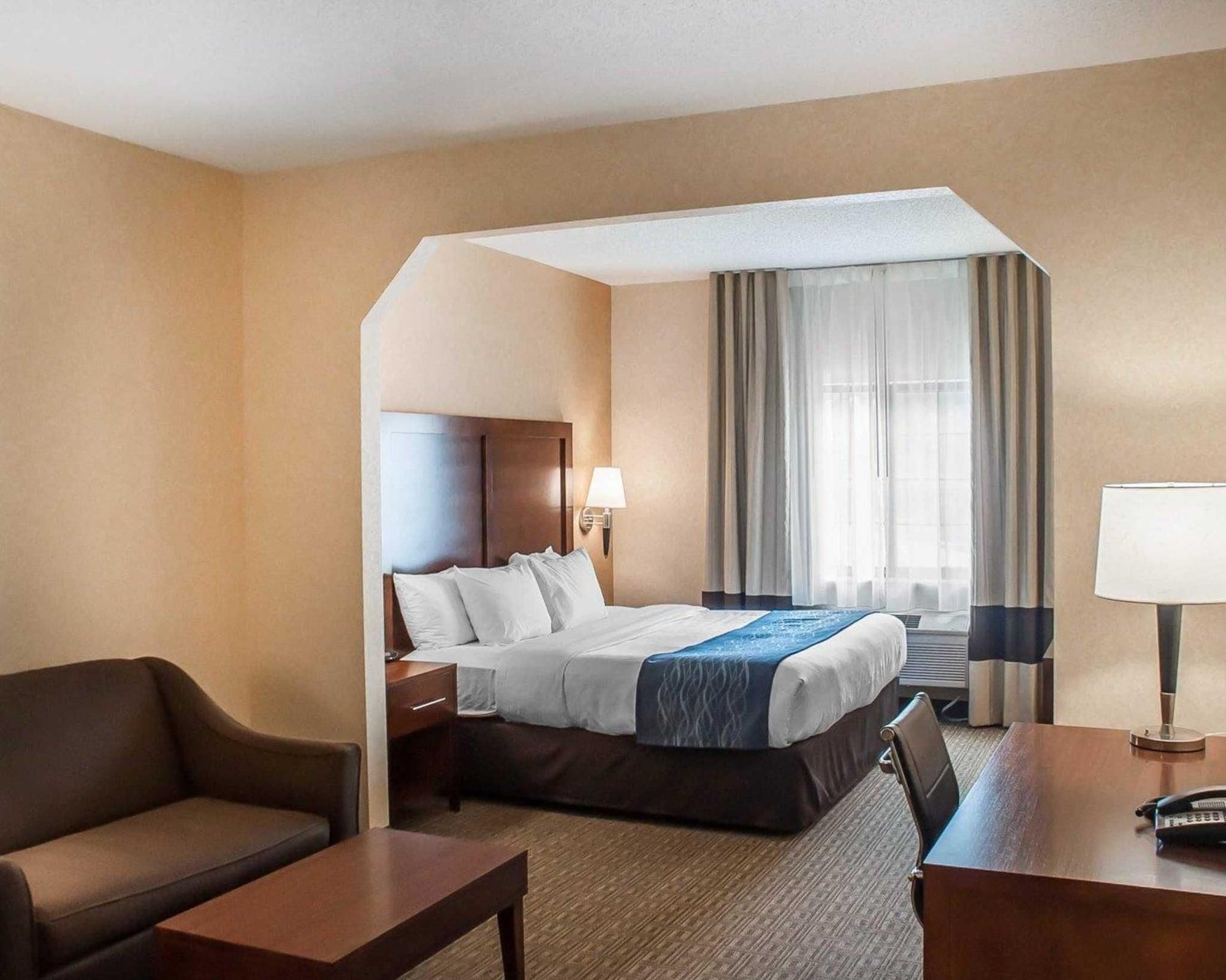 Comfort Inn & Suites Хамбург Екстериор снимка