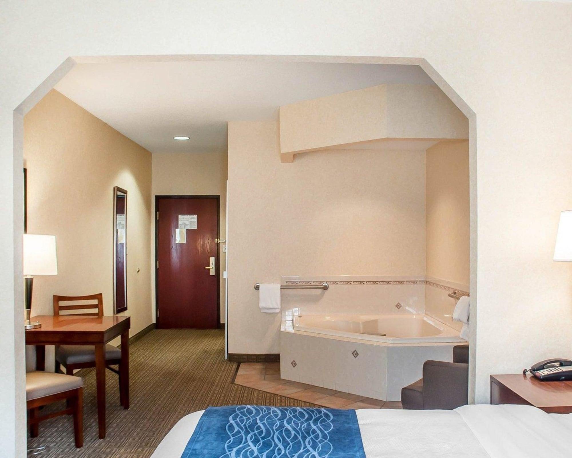 Comfort Inn & Suites Хамбург Екстериор снимка