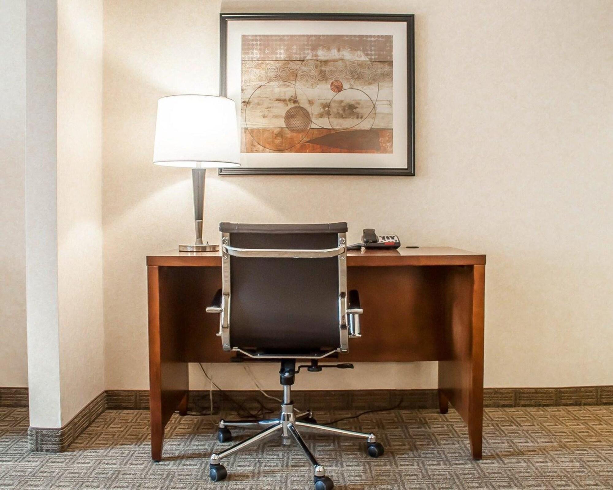 Comfort Inn & Suites Хамбург Екстериор снимка