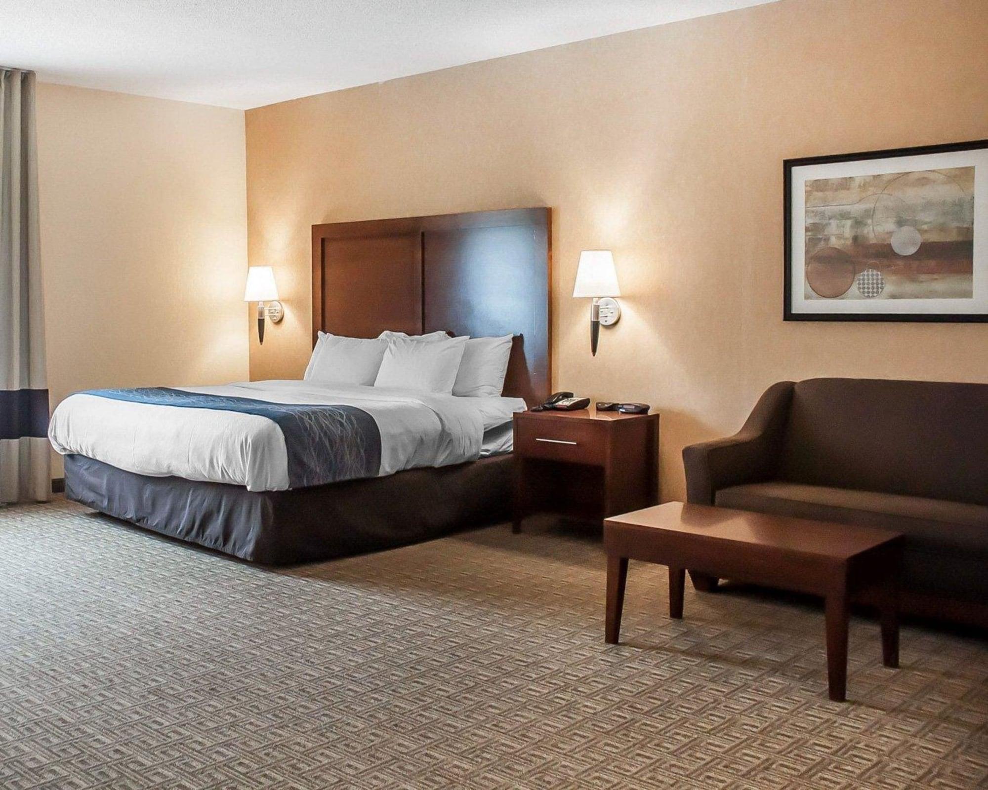 Comfort Inn & Suites Хамбург Екстериор снимка