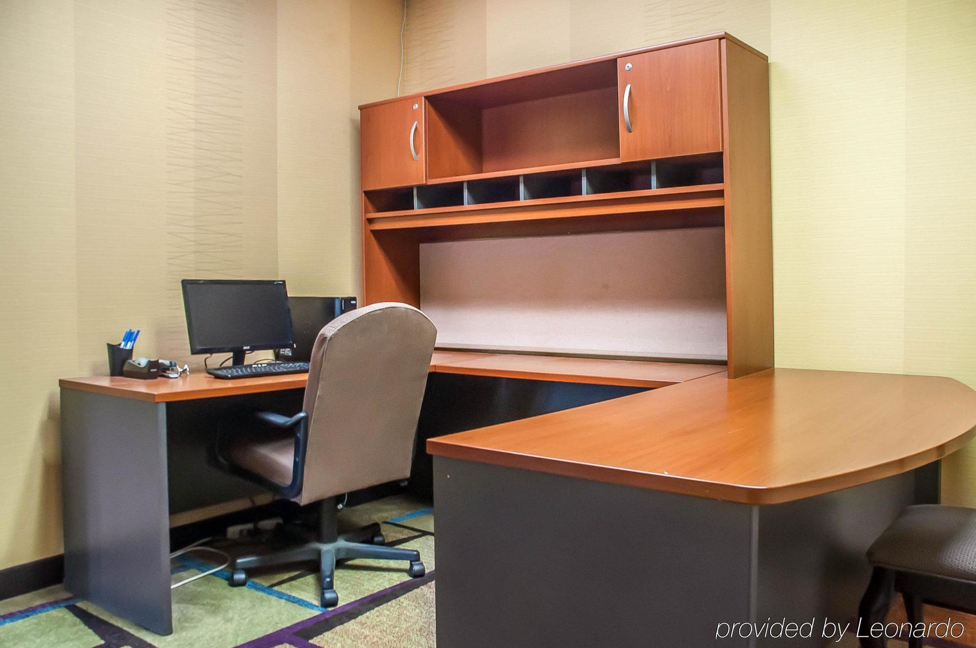Comfort Inn & Suites Хамбург Екстериор снимка