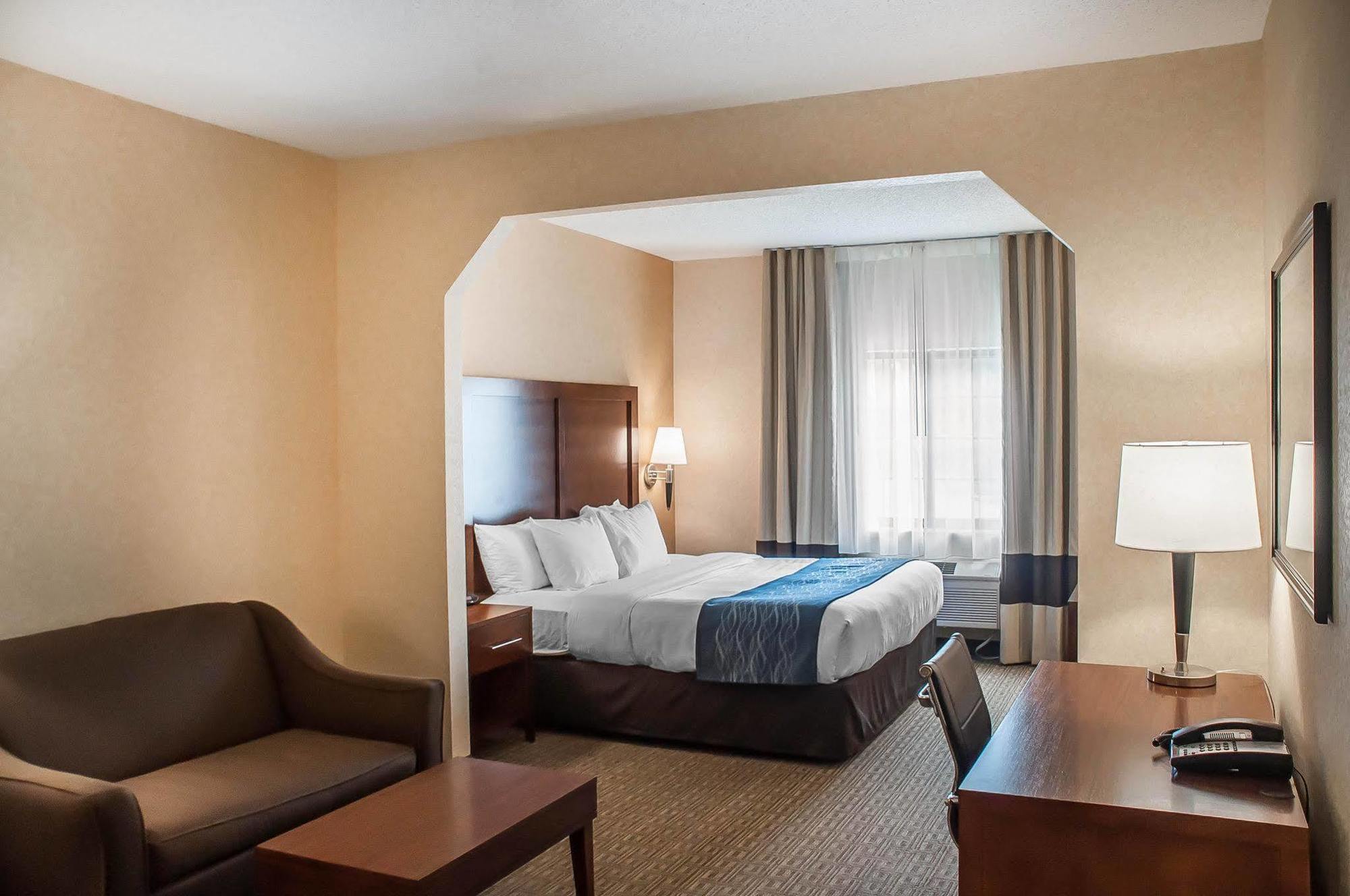 Comfort Inn & Suites Хамбург Екстериор снимка