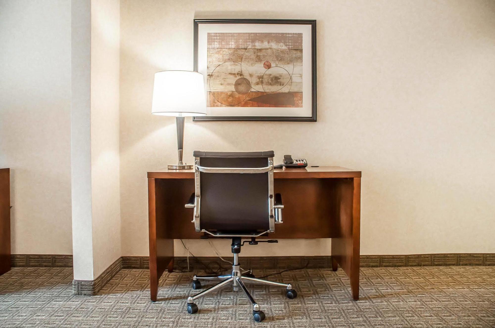 Comfort Inn & Suites Хамбург Екстериор снимка