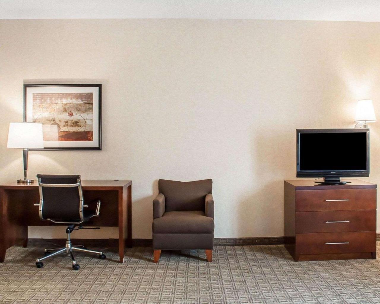 Comfort Inn & Suites Хамбург Екстериор снимка