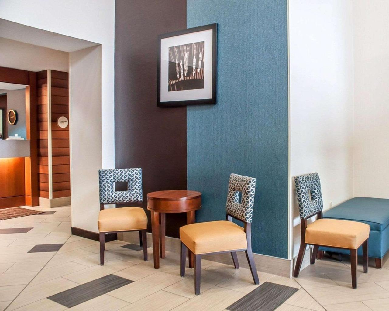 Comfort Inn & Suites Хамбург Екстериор снимка